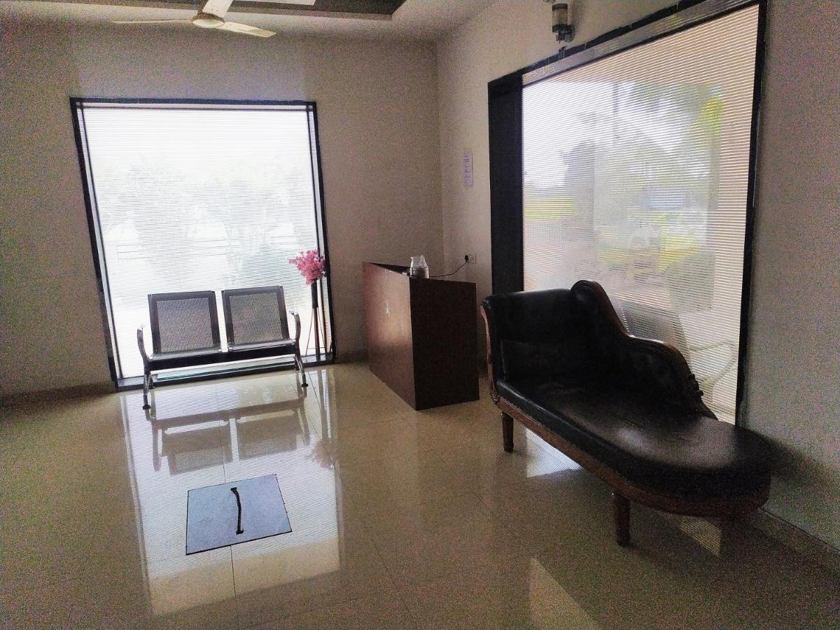 Hotel Wayfare Shirdi Ngoại thất bức ảnh