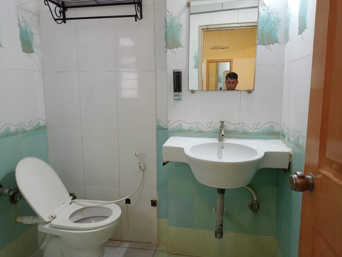 Hotel Wayfare Shirdi Ngoại thất bức ảnh